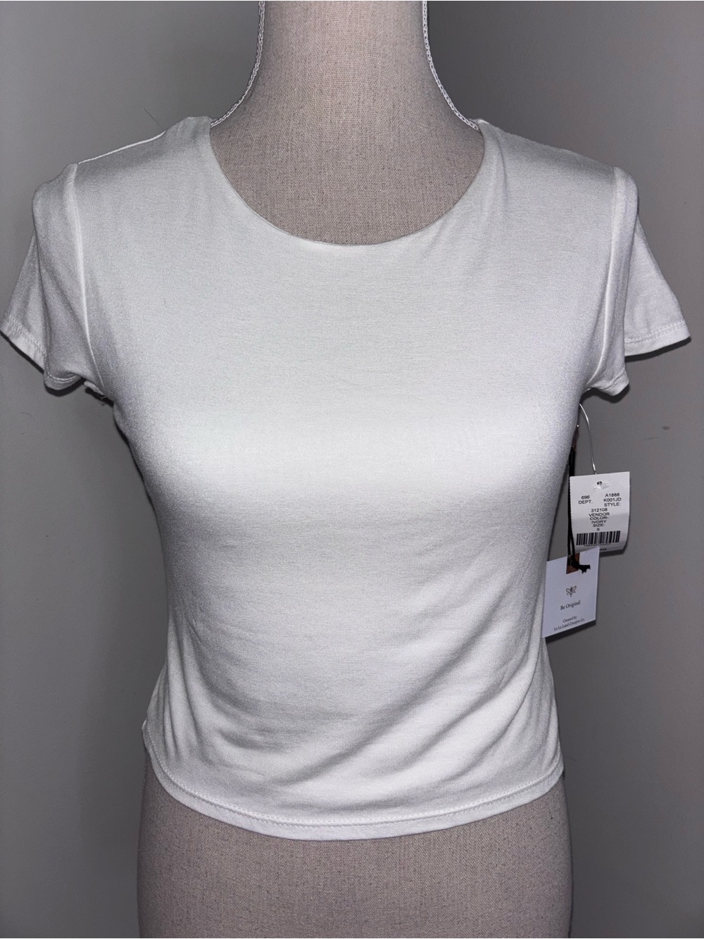 Originality Dillard’s NWT ivory cream cropped stretchy soft tee shirt size Small